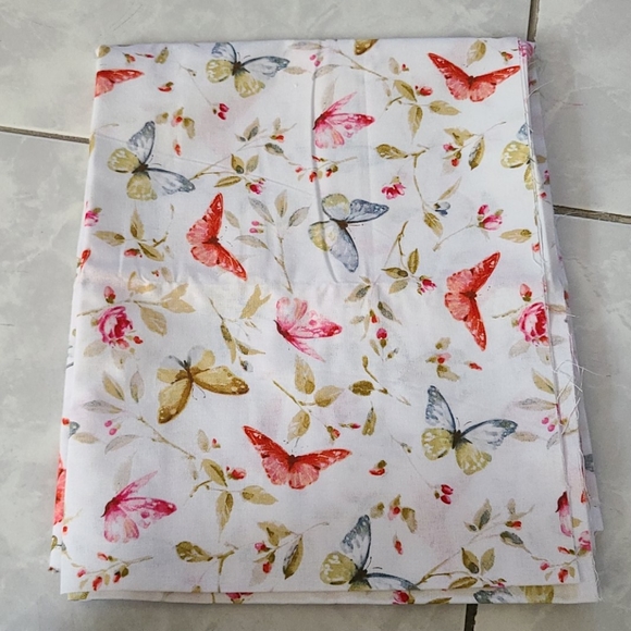 2 Pieces Lisa Audit Fabric 44"x45", 36"x44.5" - Picture 15 of 16